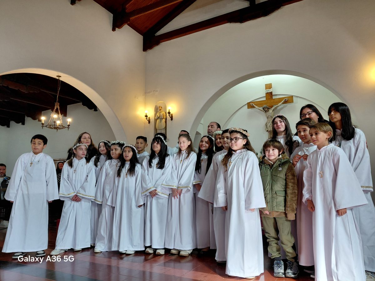 Primera Comunión de un grupo de estudiantes de nuestro colegio