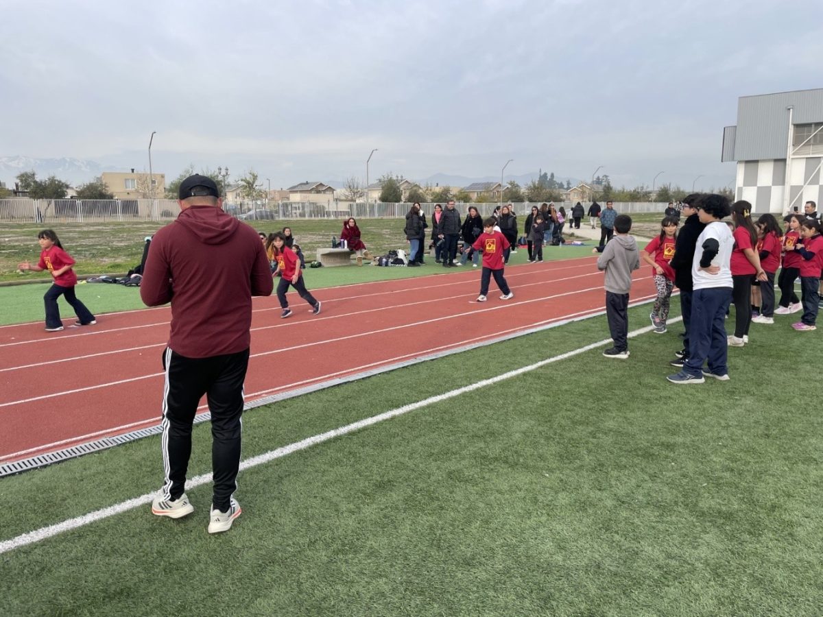 Boston Academy recibe a atletas del Colegio Los Alpes en jornada de entrenamiento conjunto