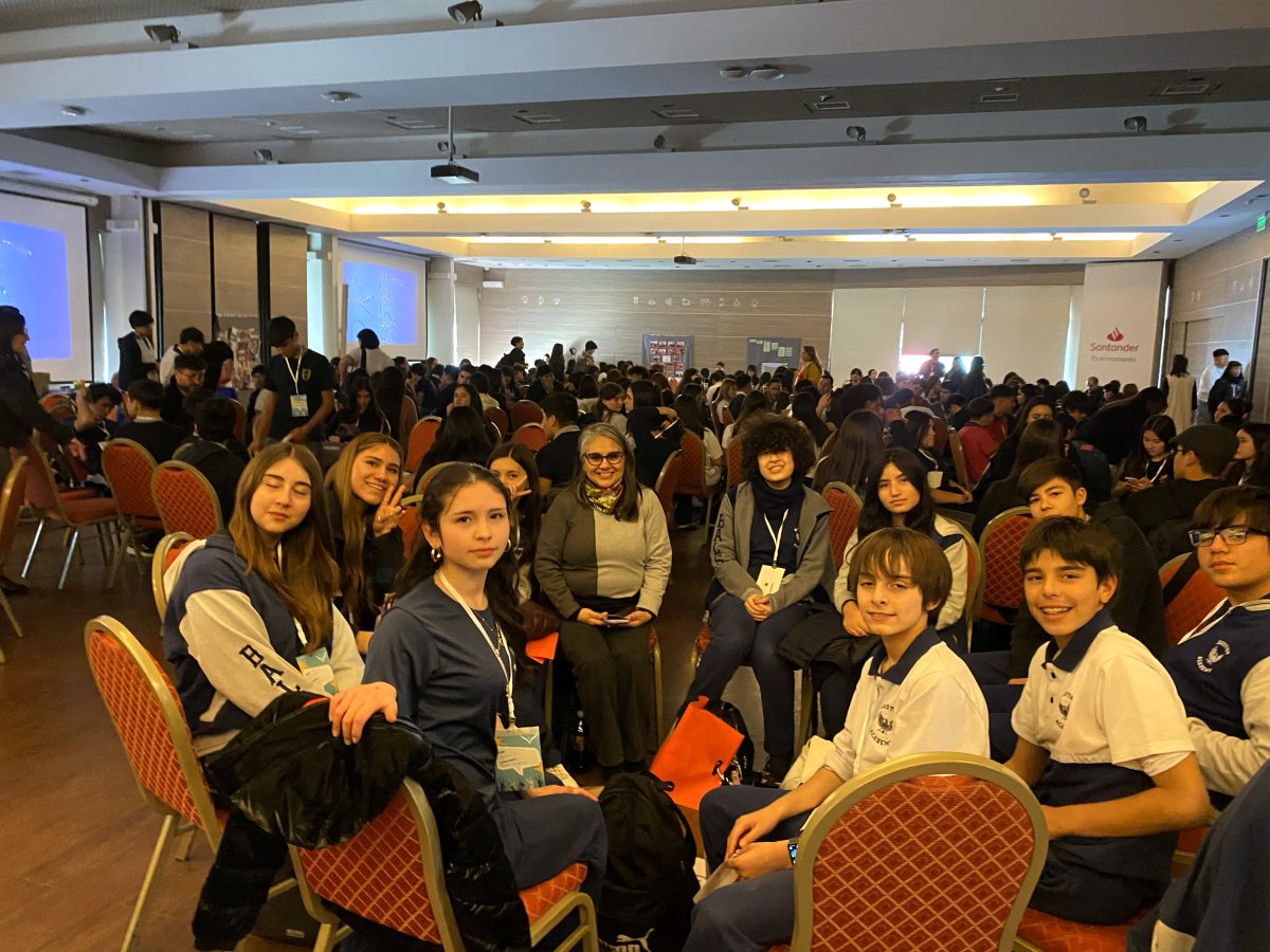 Estudiantes de nuestro colegio participan en cumbre de líderes para prevenir la violencia escolar