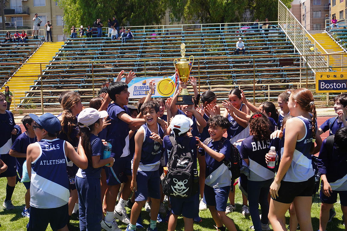 ¡Culminaron las Olimpiadas BostonEduca 2025! BALS es el campeón de la fecha de Atletismo 1° a 6° Básico
