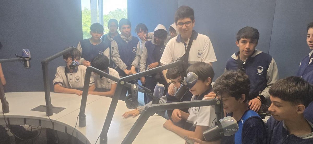 Salida pedagógica a Radio Cooperativa Los Estudiantes de 8ºbásico A y B