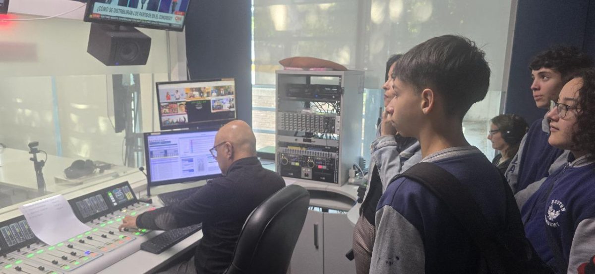 Salida pedagógica a Radio Cooperativa Los Estudiantes de 8ºbásico A y B