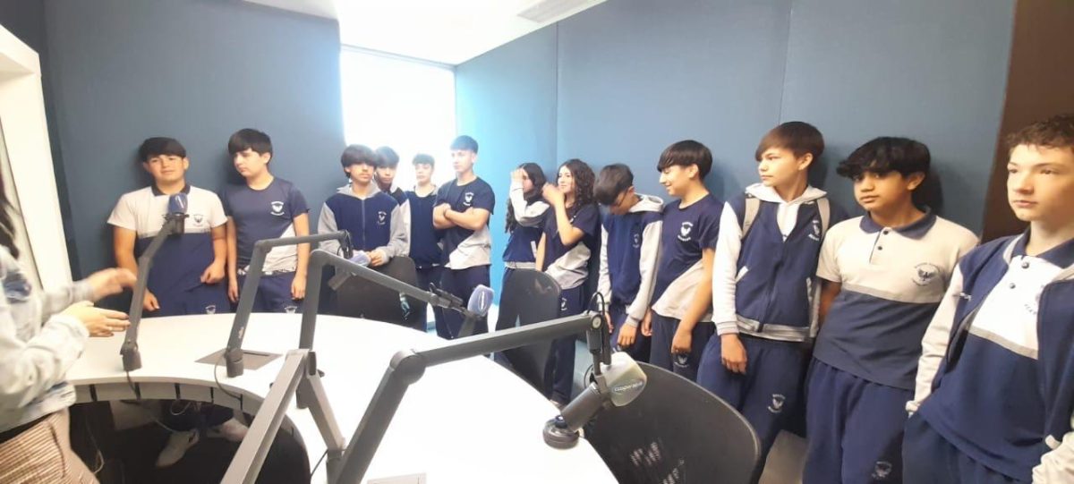 Salida pedagógica a Radio Cooperativa Los Estudiantes de 8ºbásico A y B