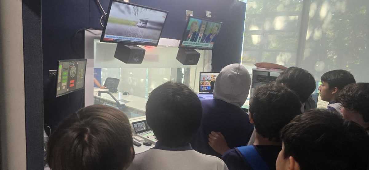 Salida pedagógica a Radio Cooperativa Los Estudiantes de 8ºbásico A y B