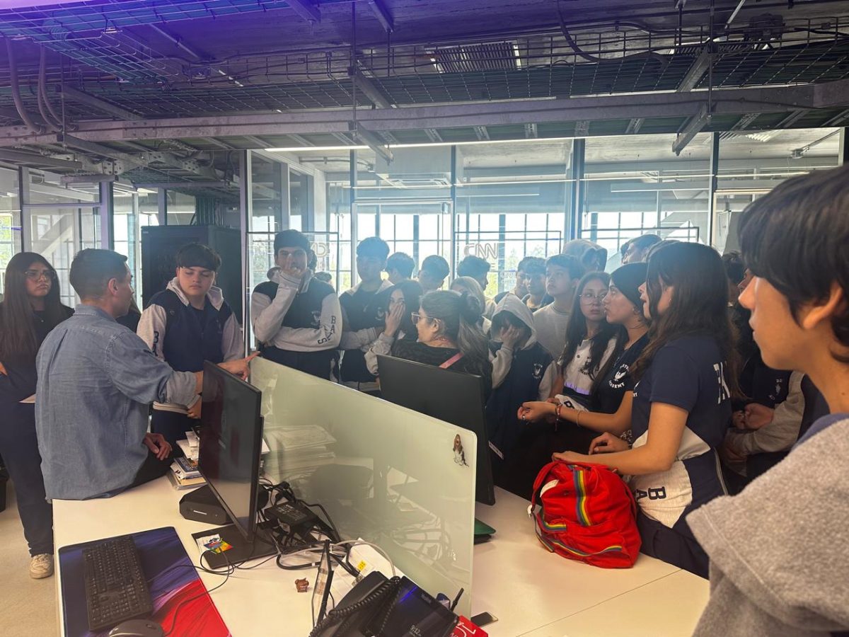 salida pedagógica a las instalaciones de CNN Chile- Estudiantes de 1° Medio