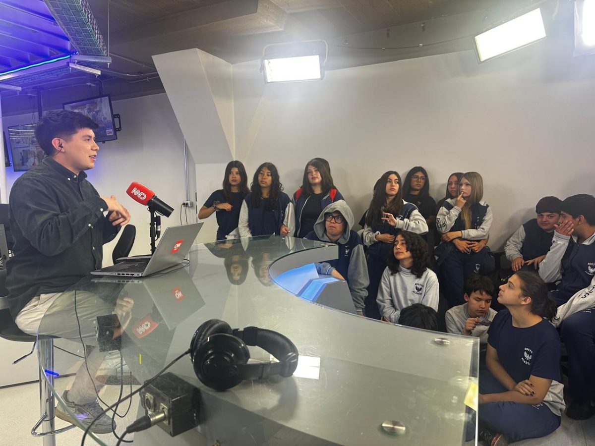 salida pedagógica a las instalaciones de CNN Chile- Estudiantes de 1° Medio