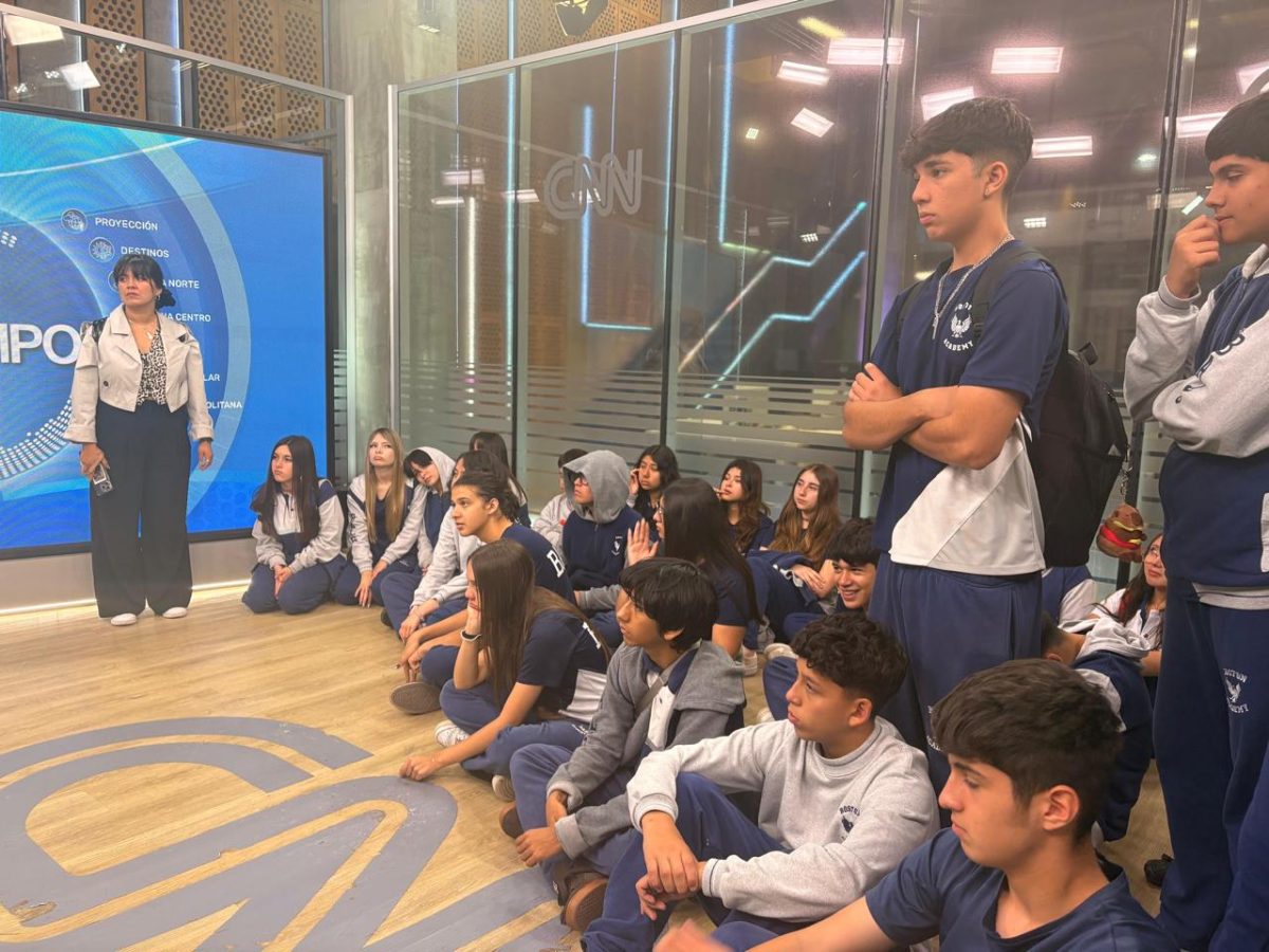 salida pedagógica a las instalaciones de CNN Chile- Estudiantes de 1° Medio