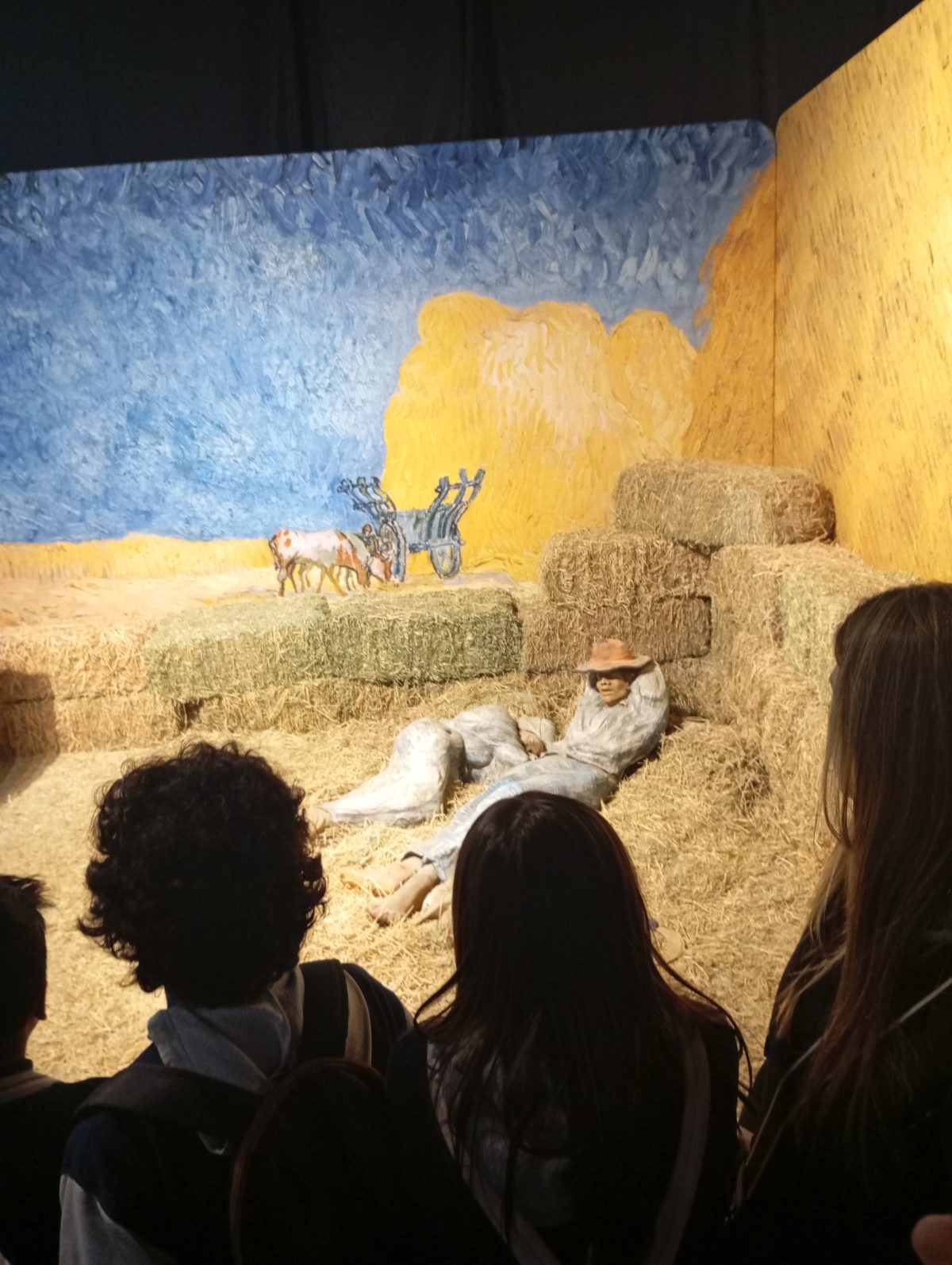El arte cobró vida! Quintos básicos disfrutan de la reconocida exposición internacional “Van Gogh en Vivo: La Experiencia Real”