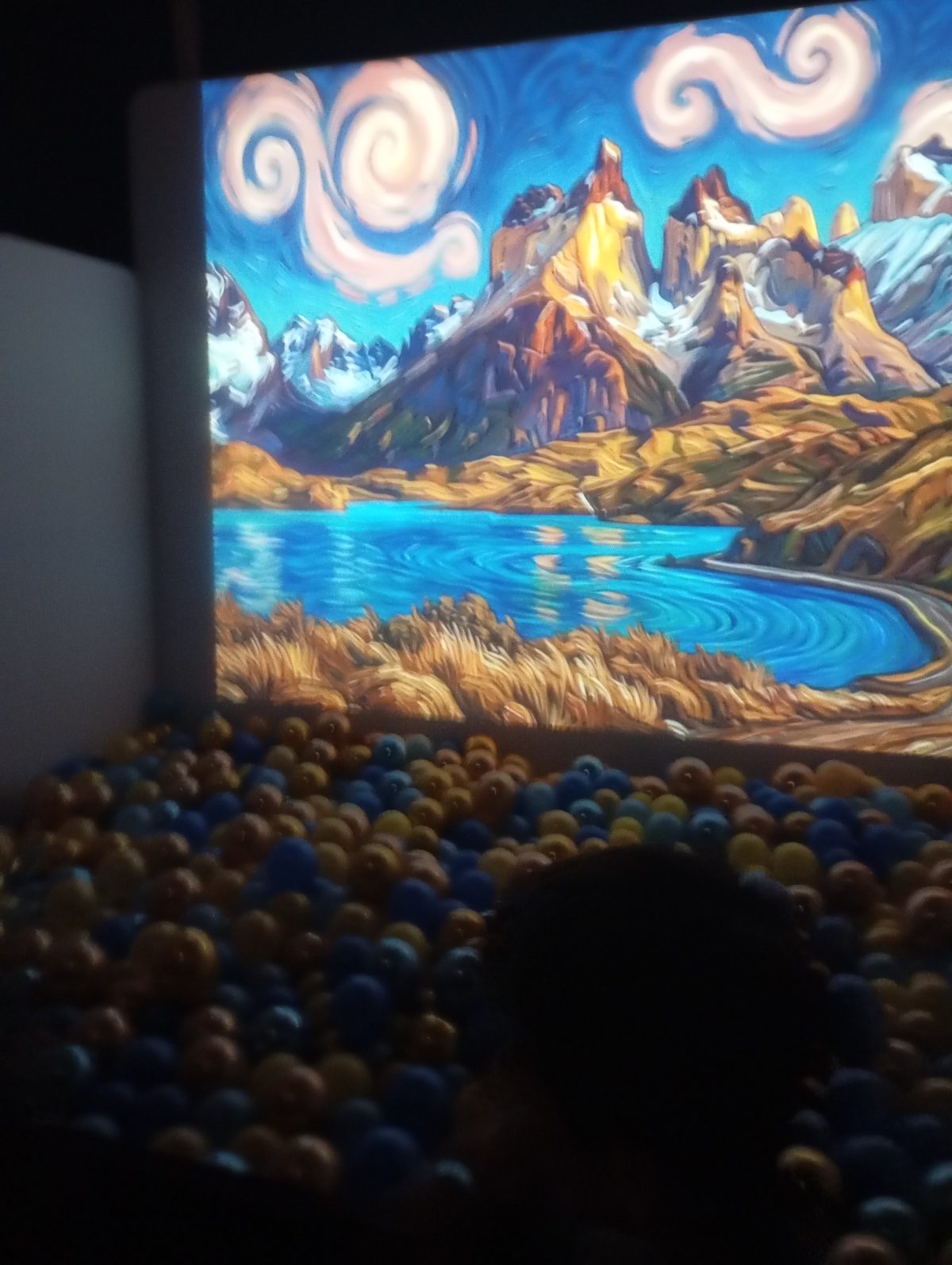 El arte cobró vida! Quintos básicos disfrutan de la reconocida exposición internacional “Van Gogh en Vivo: La Experiencia Real”