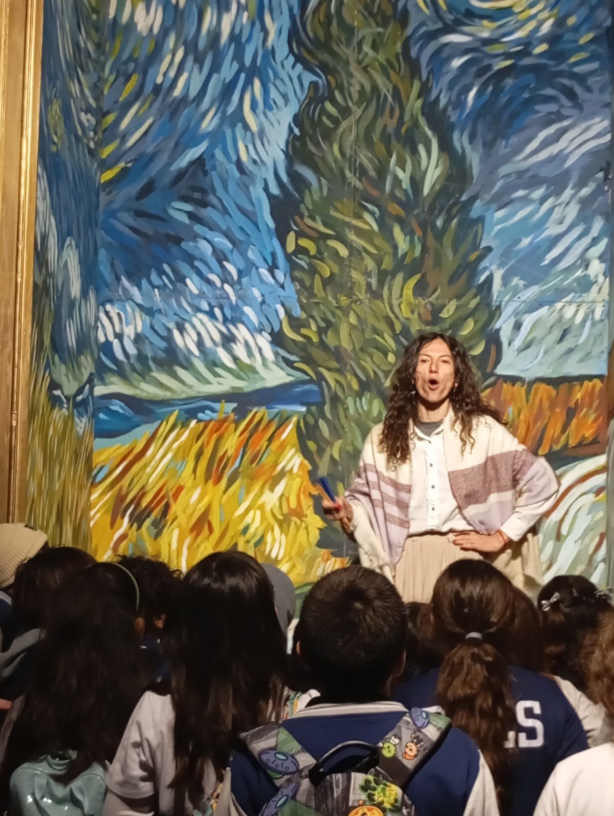 El arte cobró vida! Quintos básicos disfrutan de la reconocida exposición internacional “Van Gogh en Vivo: La Experiencia Real”