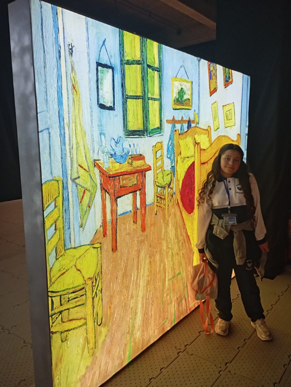El arte cobró vida! Quintos básicos disfrutan de la reconocida exposición internacional “Van Gogh en Vivo: La Experiencia Real”