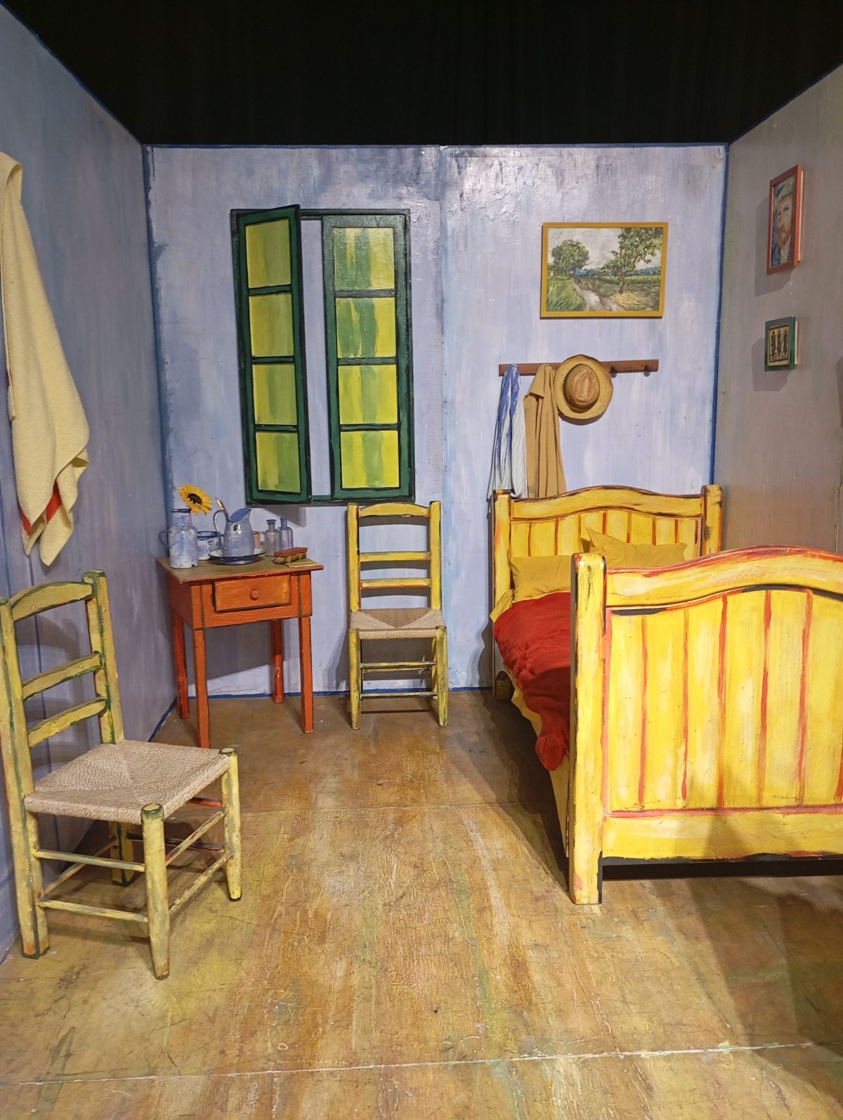 El arte cobró vida! Quintos básicos disfrutan de la reconocida exposición internacional “Van Gogh en Vivo: La Experiencia Real”