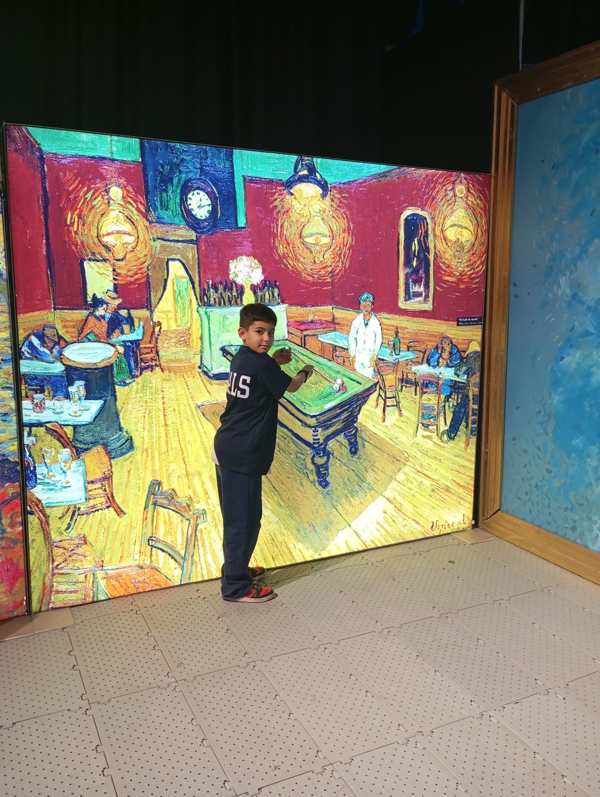 El arte cobró vida! Quintos básicos disfrutan de la reconocida exposición internacional “Van Gogh en Vivo: La Experiencia Real”