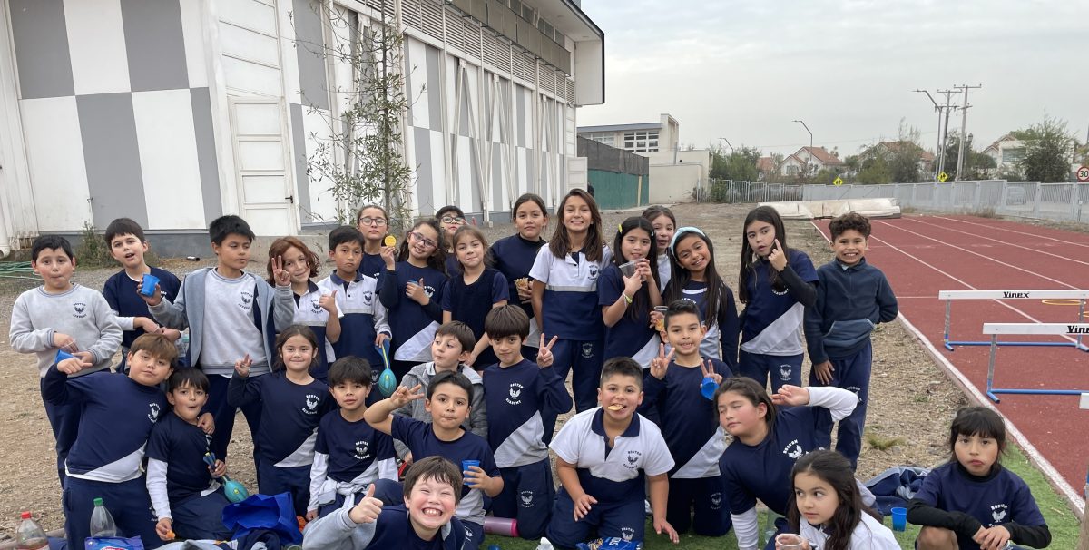 Taller de Atletismo cerró el semestre con una simbólica plantación de árbol