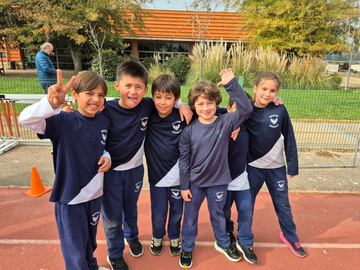 Festival de atletismo acercó a los más pequeños al mundo de las carreras, saltos y lanzamientos