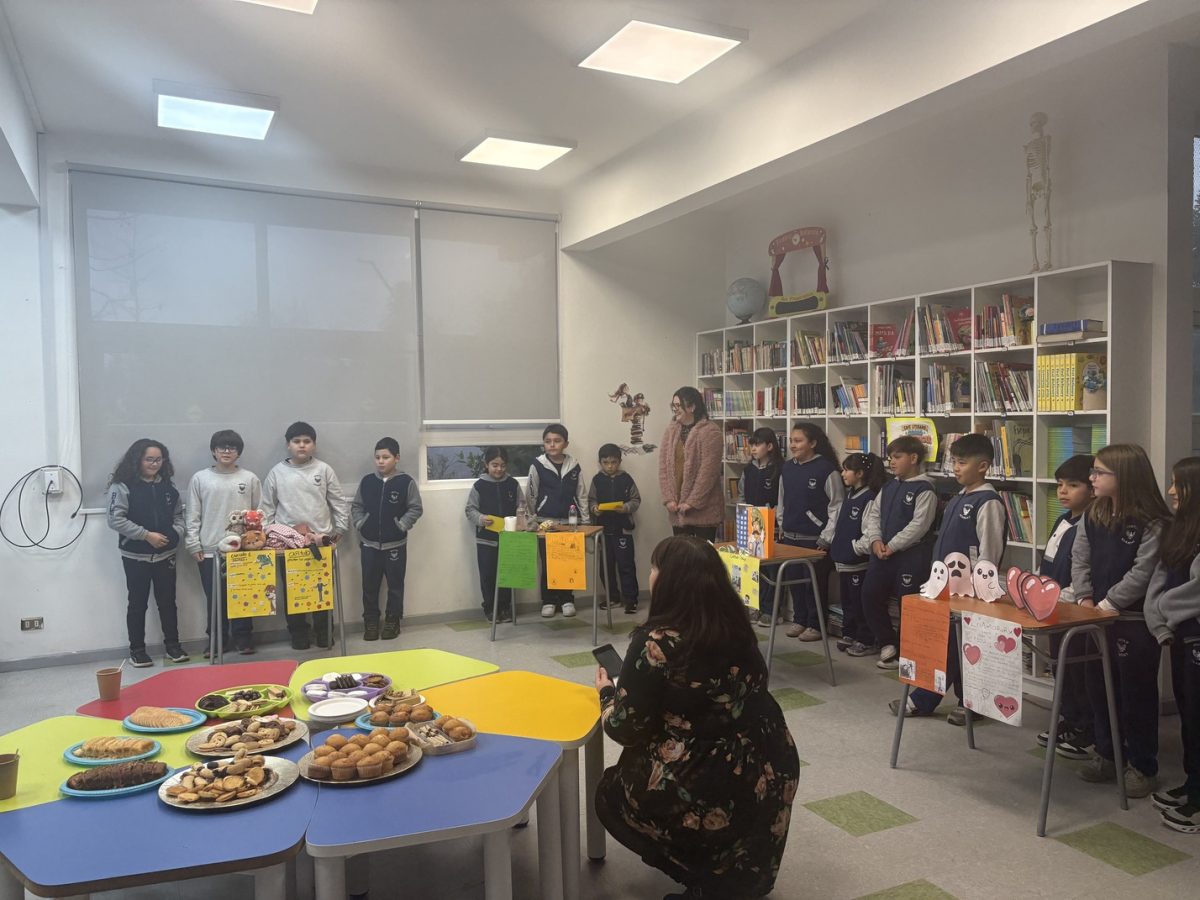 Un cálido encuentro entre libros y café: Terceros básicos protagonizan Café Literario en la Biblioteca