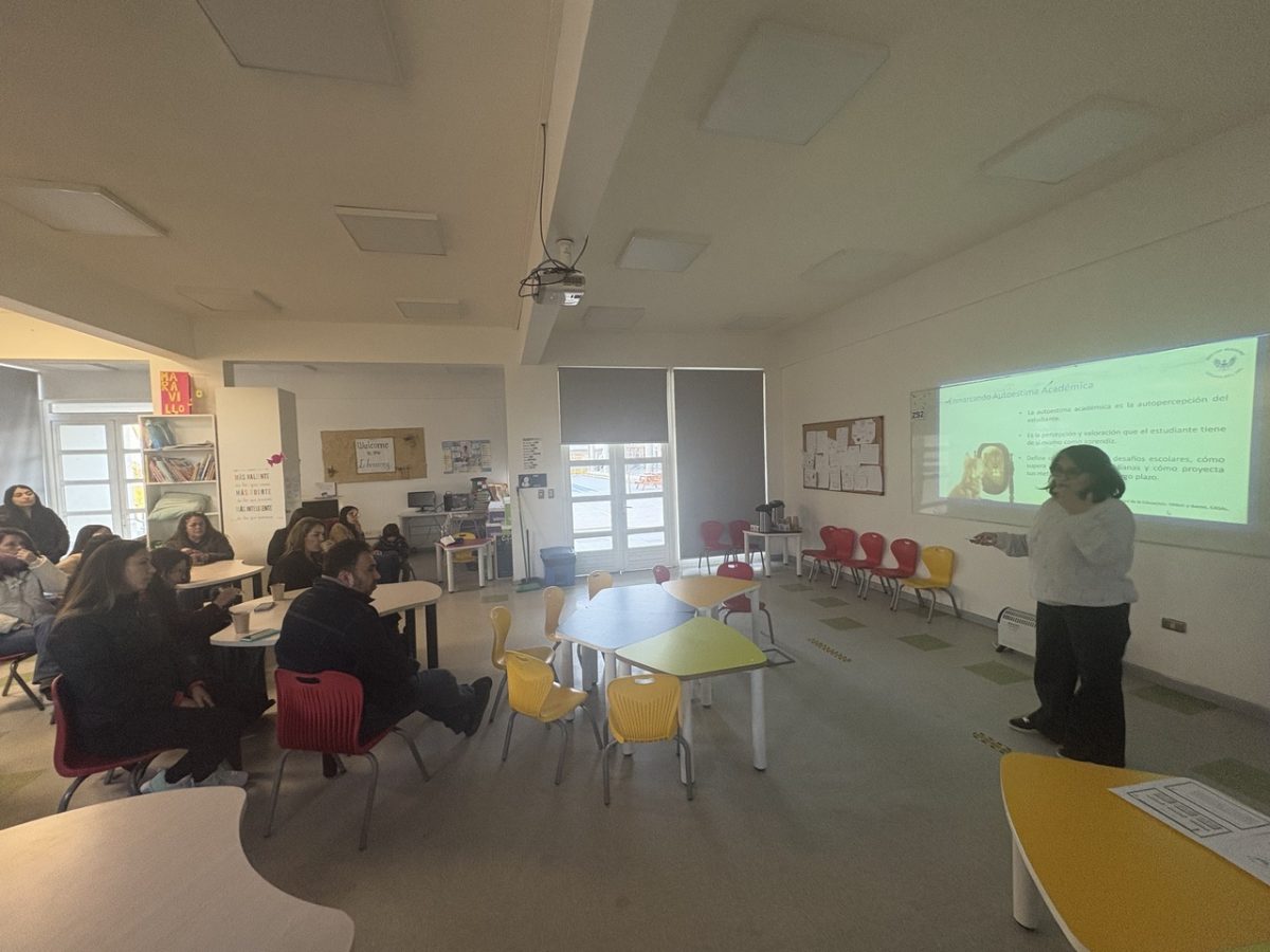 Fortaleciendo el Vínculo y el Aprendizaje: Se realiza exitoso taller de autoestima académica para apoderados de 6° básico