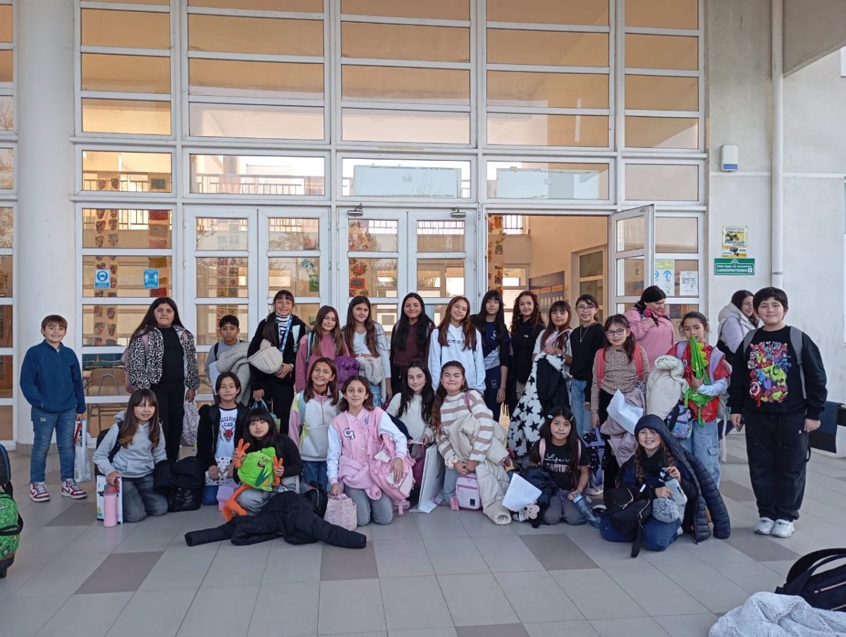 Estudiantes de Junior potencian su creatividad y expresión en el nuevo Taller de Journal y Papelería